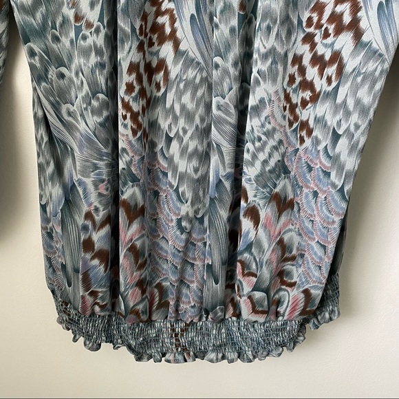 Twelfth Street By Cynthia Vincent Gorgeous feather print silk 3/4 sleeve top. - Picture 6 of 9
